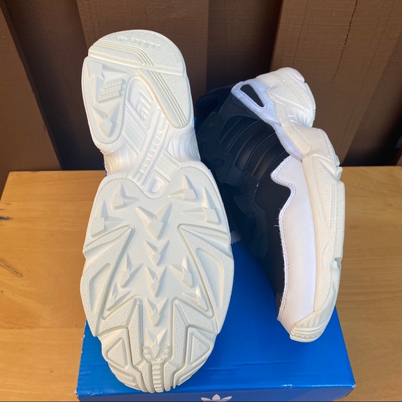 Adidas Originals Yung-96 Casual Shoes Black - Picture 3 of 4